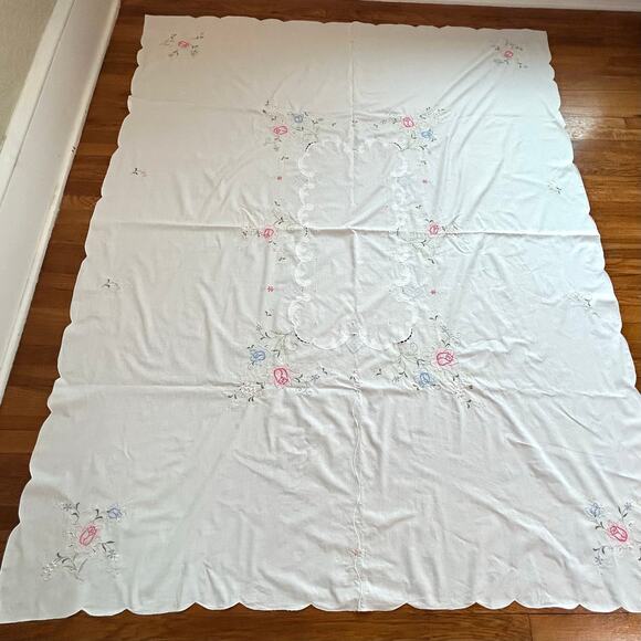 Vintage Embroidered Floral Linen Tablecloth with Scalloped Edges - Picture 1 of 14